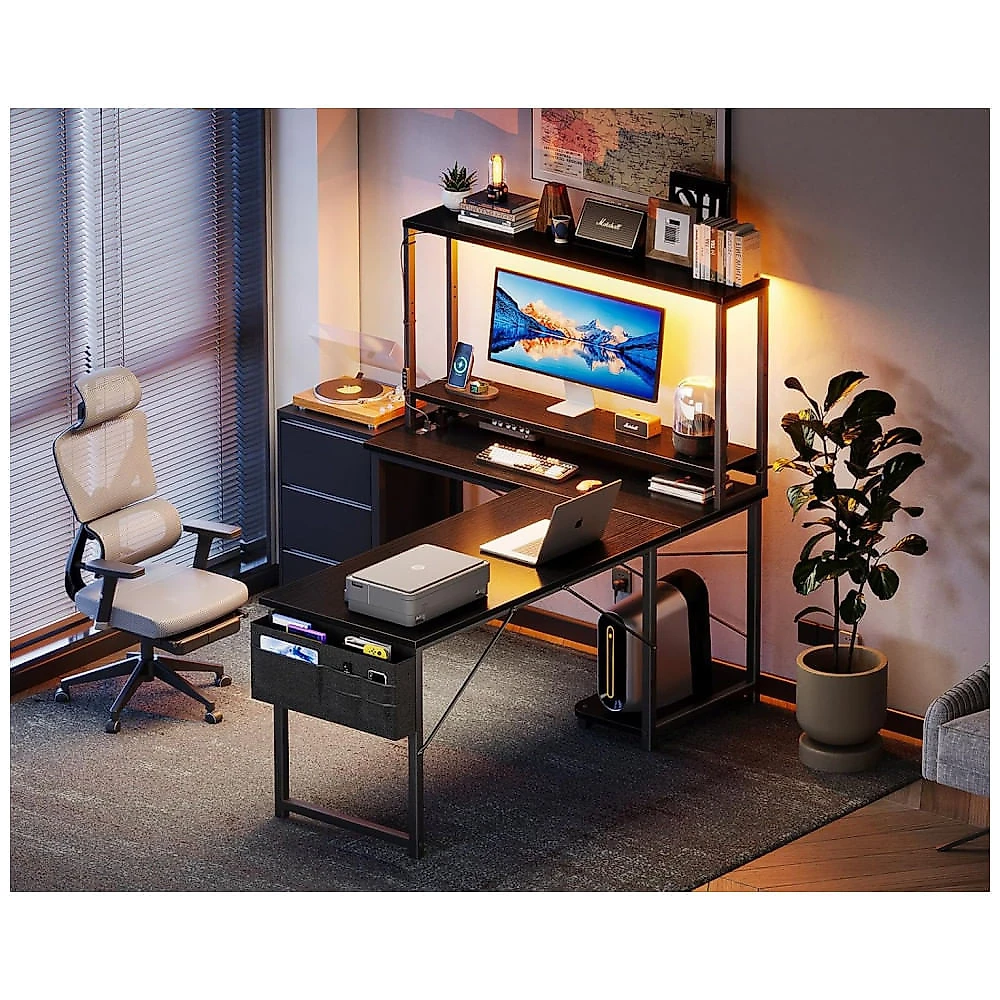 Mesa Gamer em Formato de L, 53" 134 cm com Luz LED, Tomadas, Suporte para CPU, Gancho para Fone de Ouvido e Bolsa de Armazenamento, 110V, AODK, Preto 110v