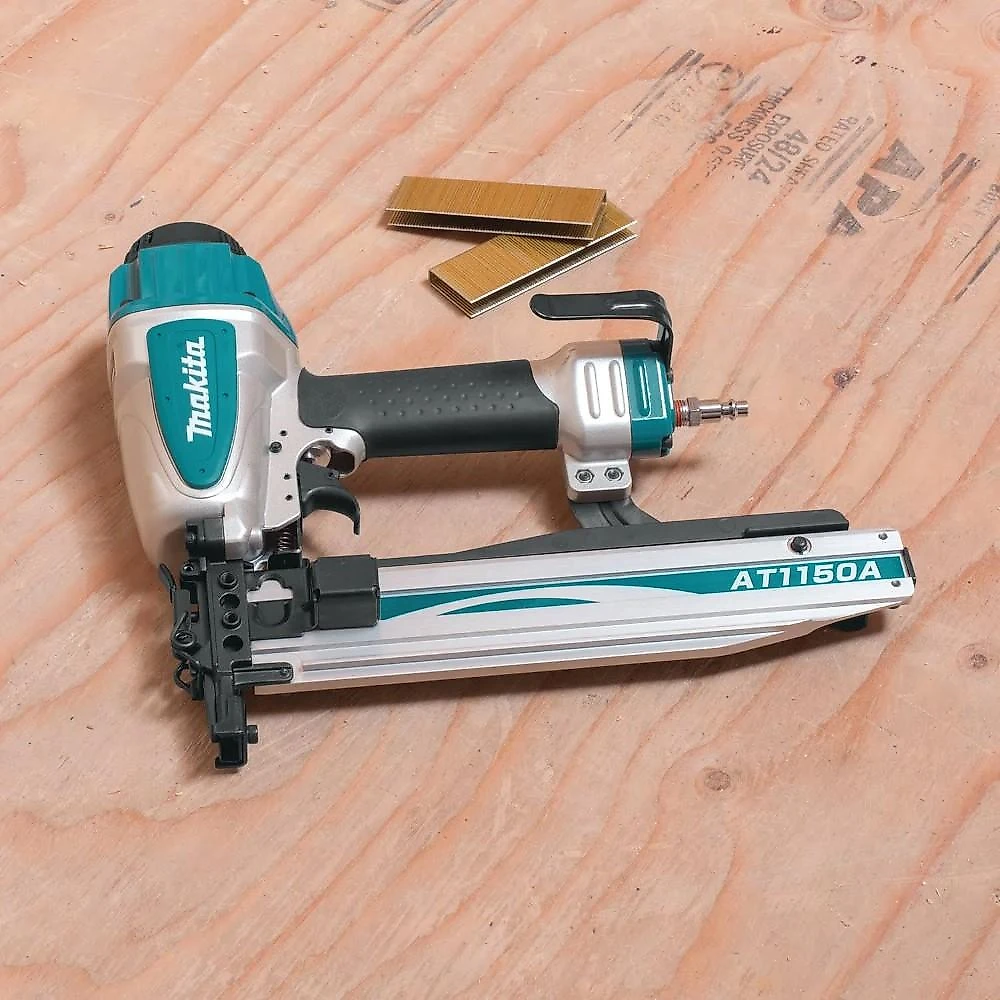 Grampeador pneumático com chave e Óleo pressão 120 psi capacidade 140 grampos at1150a makita