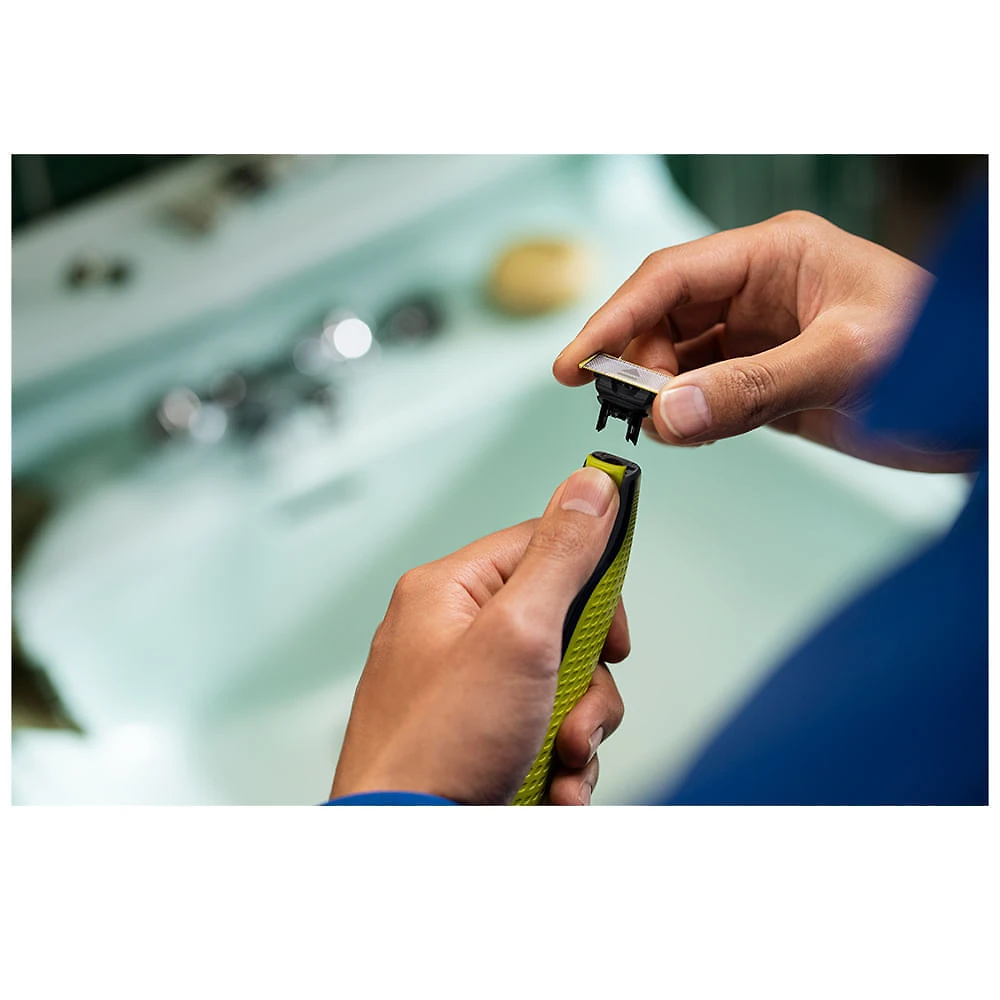 Aparador e raspador OneBlade com 3 pentes, à prova d’água - QP2724/10 Philips Bivolt