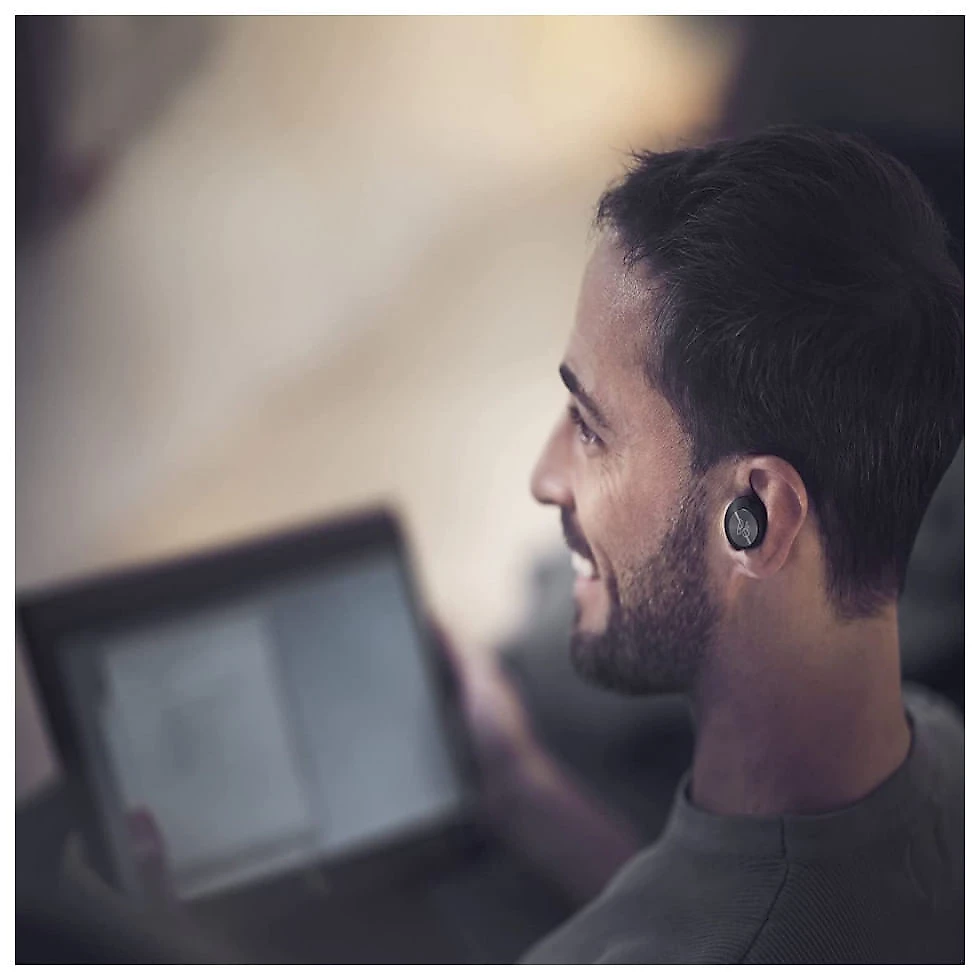 Bang  Olufsen 1240000 Fones de Ouvido Bluetooth sem Fio com Microfone e Cancelamento de Ruído, Duração 20H, Preto