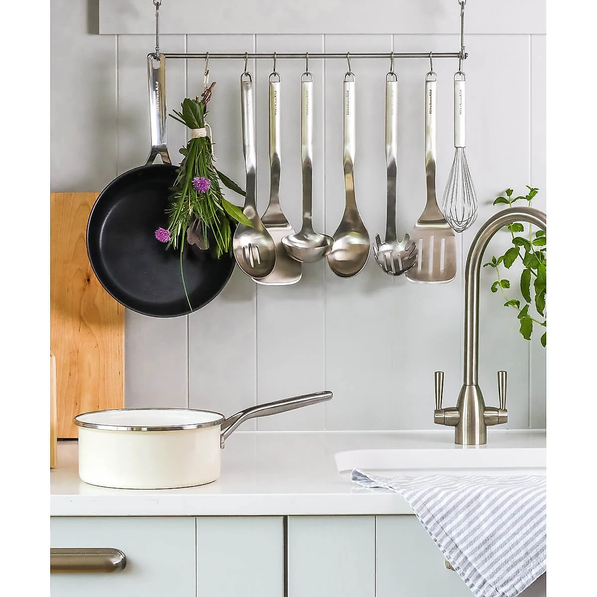 Espátula Perfurada Premium de Aço Inox com Alça - KitchenAid