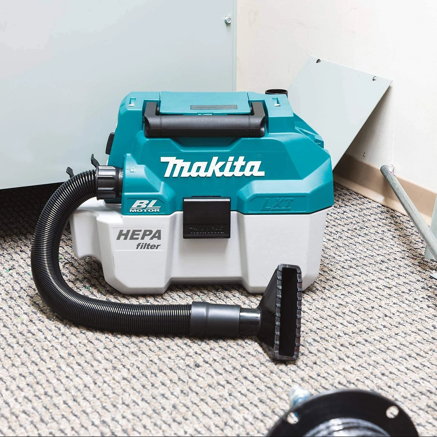 Makita XCV11Z Aspirador de Pó Seco e Úmido 7L 4 Pico HP com E xtensores 110V Verde