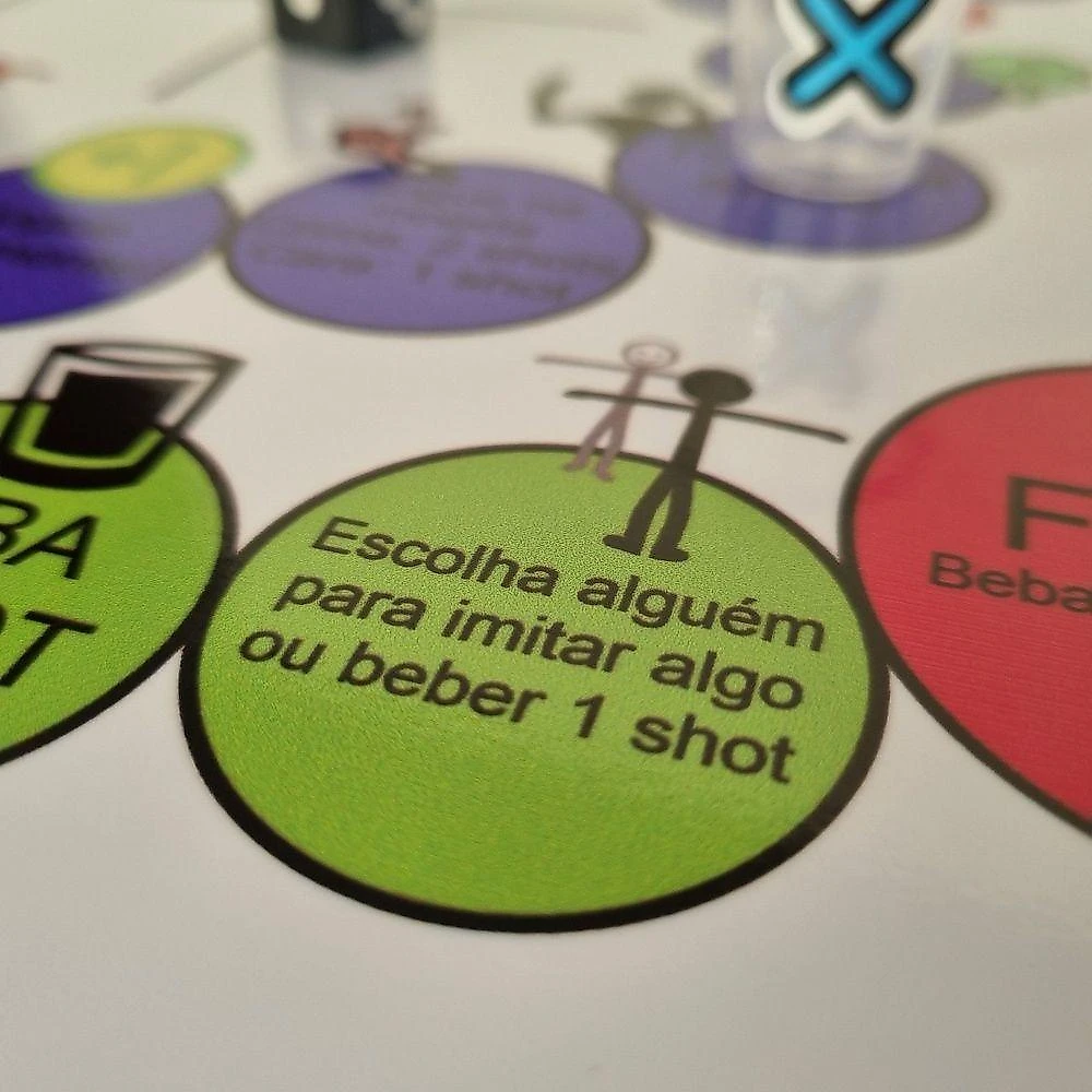 Jogo de Tabuleiro Ludo Drink Tpc com 16 Copos de Acrílico Transparente para Festas e Reuniões