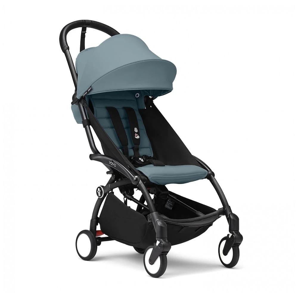Carrinho de Bebê Stokke YOYO3 Aqua - Estrutura Preta, Dobrável Compacto, Assento Reclinável 3 Pontos, Cinto Ajustável, Leve e Portátil