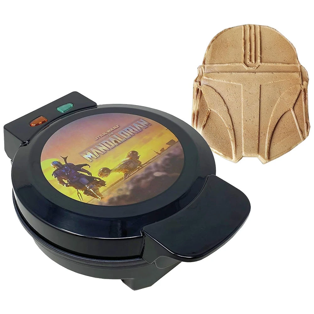 Máquina de Waffle, Tema Star Wars Mandalorian Helmet Shaped com Revestimento Antiaderente, 110V, Uncanny Brands, Preta