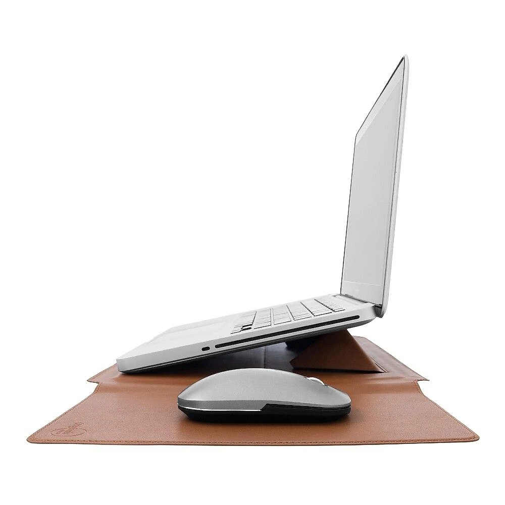 Capa Sleeve com Suporte e Deskpad Marrom para Macbook 16’’, Originais iPlace Capa Sleeve com Suporte e Deskpad Marrom para Macbook 16’’