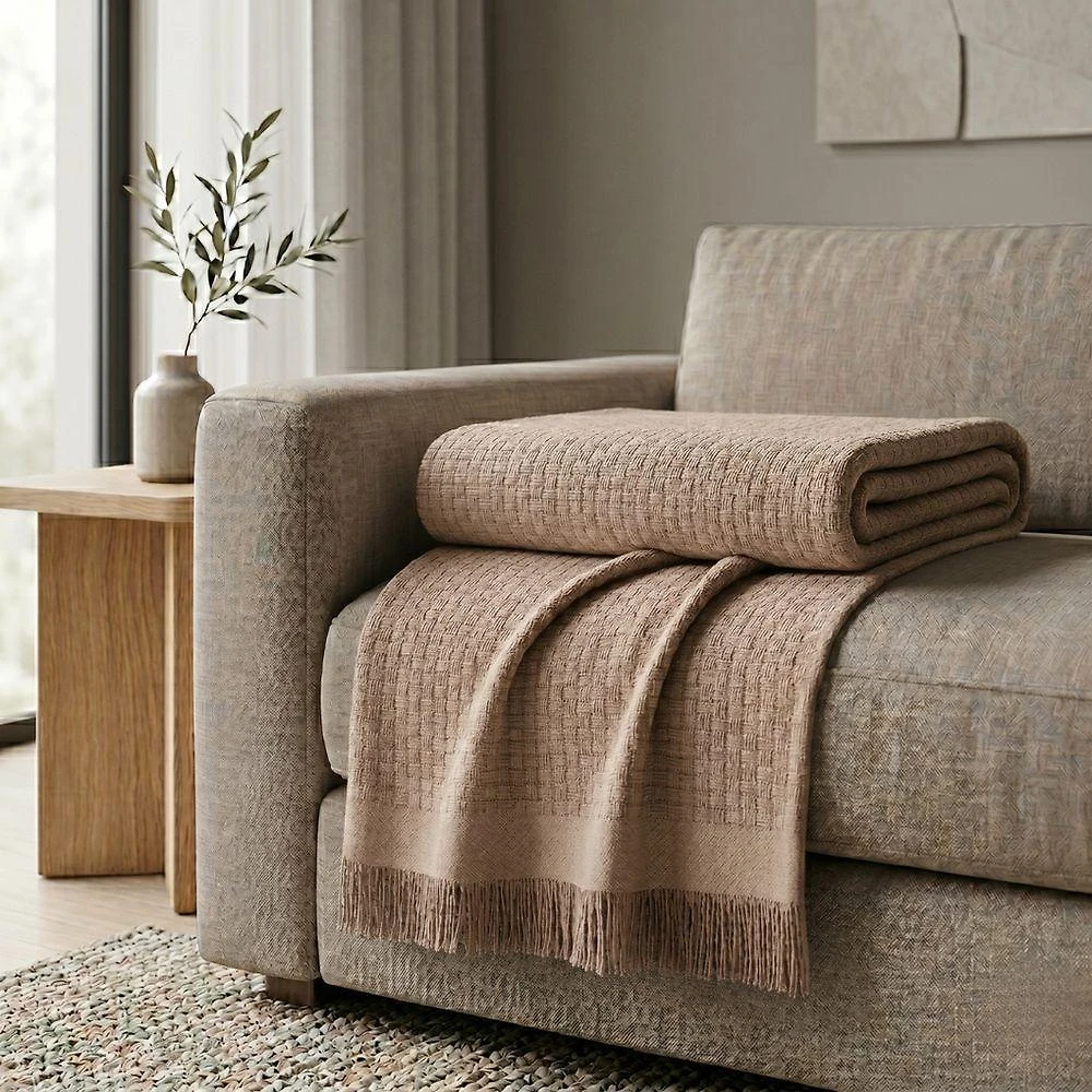 Manta Decorativa Buzios para Sofá e Cama com Textura em Relevo Bege Hedrons 145CM X 200CM