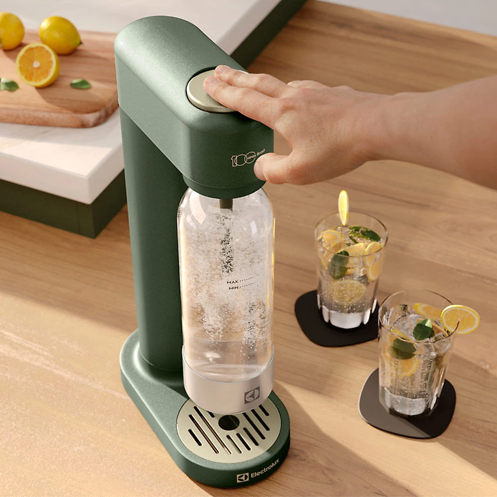 Gaseificador de Água Electrolux Cilindro e Garrafa 1L Verde Linha 100 anos Celebre Frescor - ESM100