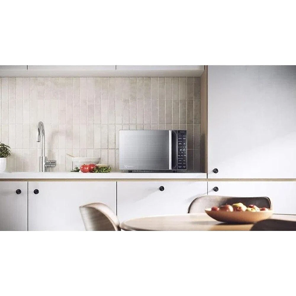 Micro-ondas Electrolux 23 Litros Efficient com Descongelamento Assistido ME23S Prata, 220 Volts