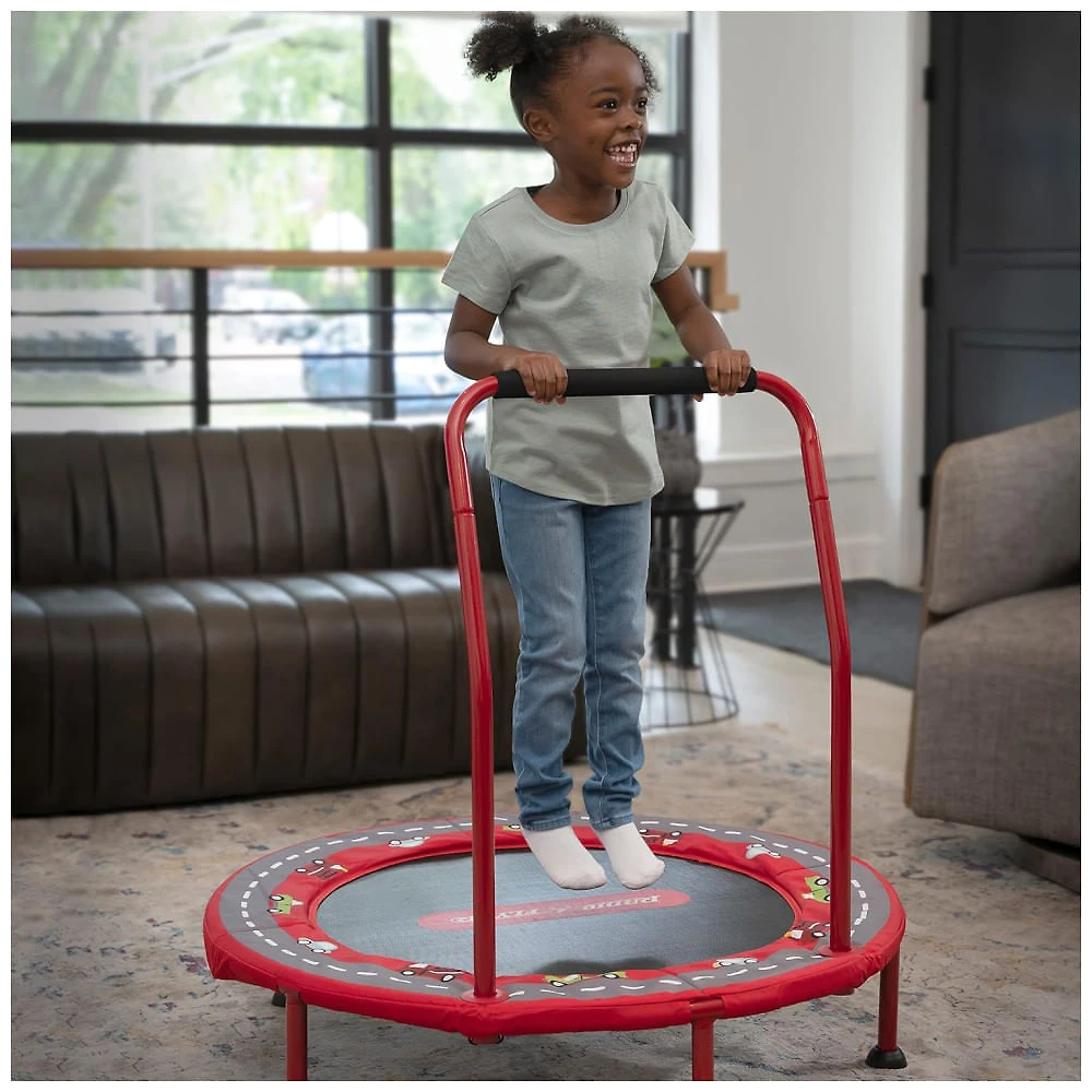 Miniatura Trampolim Infantil 2 em 1 Radio Flyer Vermelho Diversão garantida para os pequenos 110v