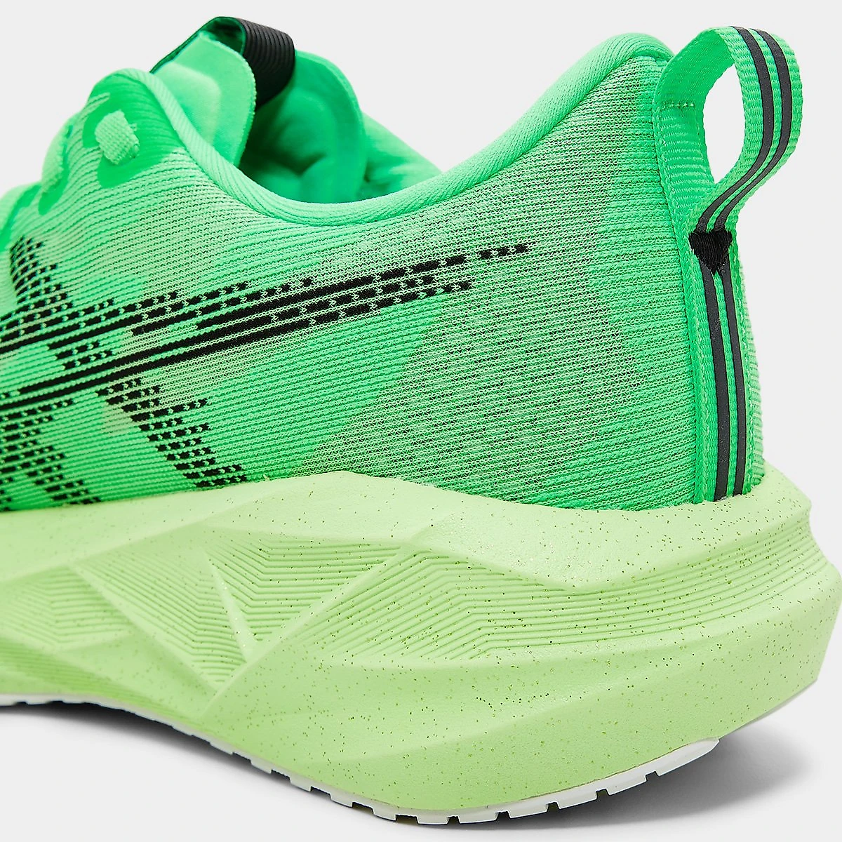 Tênis Asics Novablast 5  Feminino Verde+Preto - 34