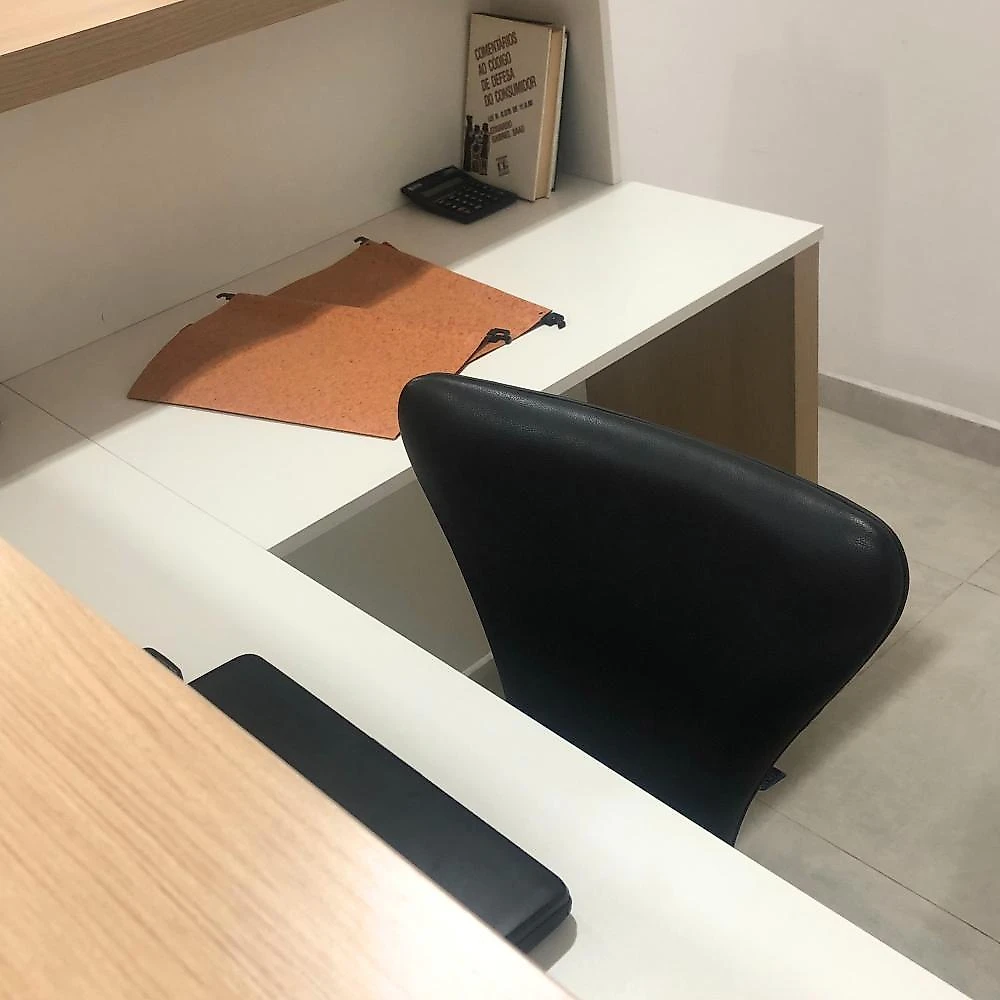 Balcão de Atendimento para Escritório/Recepção em L - Elegante e Funcional 147,7x147,7cm Balcão para Escritório Atendimento Recepção em L 147,7cm Executiva Artany Carvalho/Branco