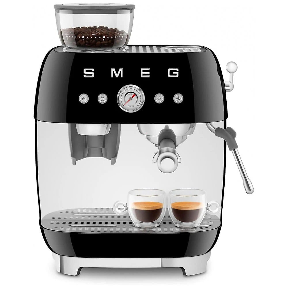 Máquina de espresso semi‑automática Smeg preta retrô com moedor integrado, duplo termobloco, porta‑filtro 58 mm e reservatório 2,4L, 110V