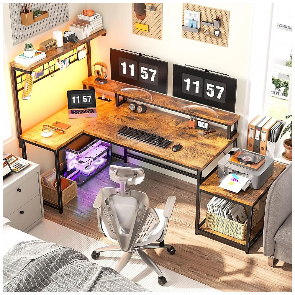 Mesa Gamer em L EnHomee 160 cm com Luzes LED e Tomadas Elétricas, Design Reversível com Prateleiras de Armazenamento e Ganchos, Suporte para Monitor
