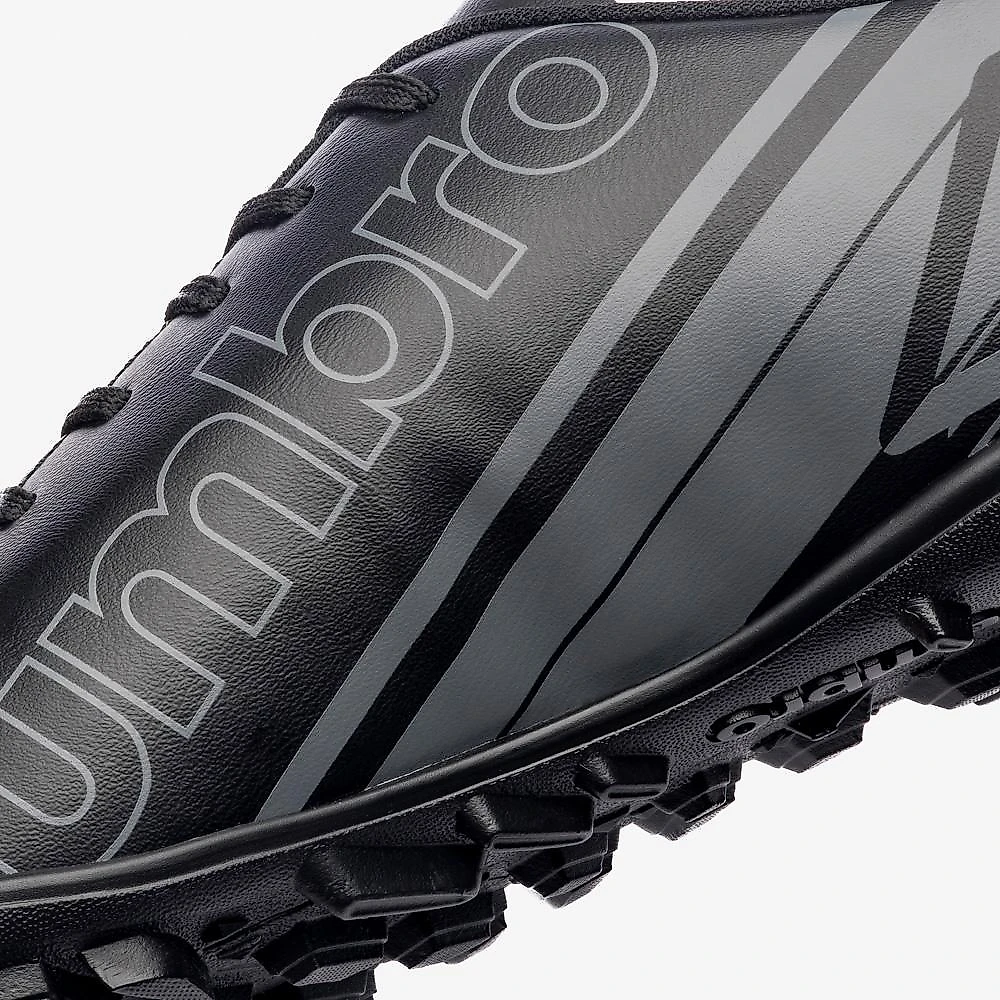 Chuteira society umbro kick 38