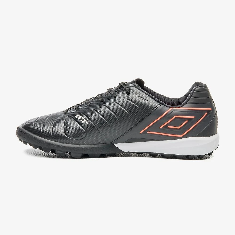 Chuteira society umbro fifty vi