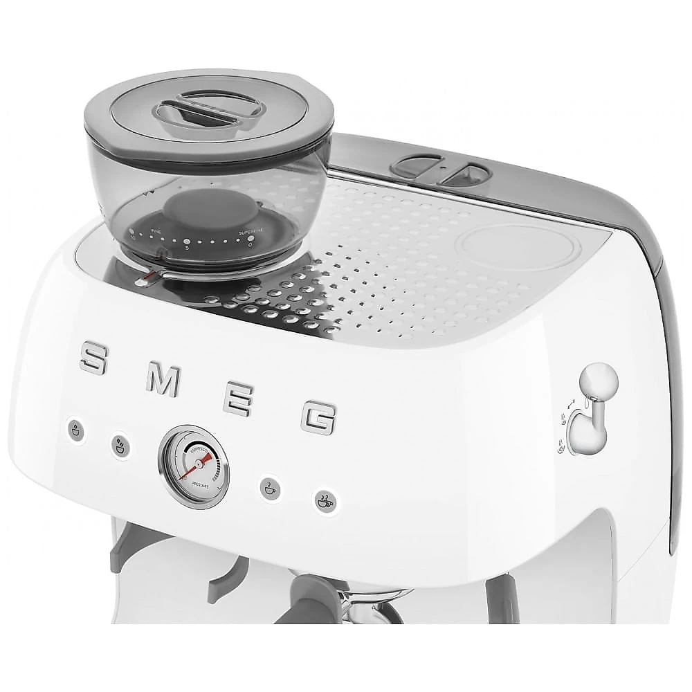 Máquina de espresso semi‑automática Smeg branca retrô com moedor integrado, duplo termobloco, porta‑filtro 58 mm e reservatório 2,4L, 110V