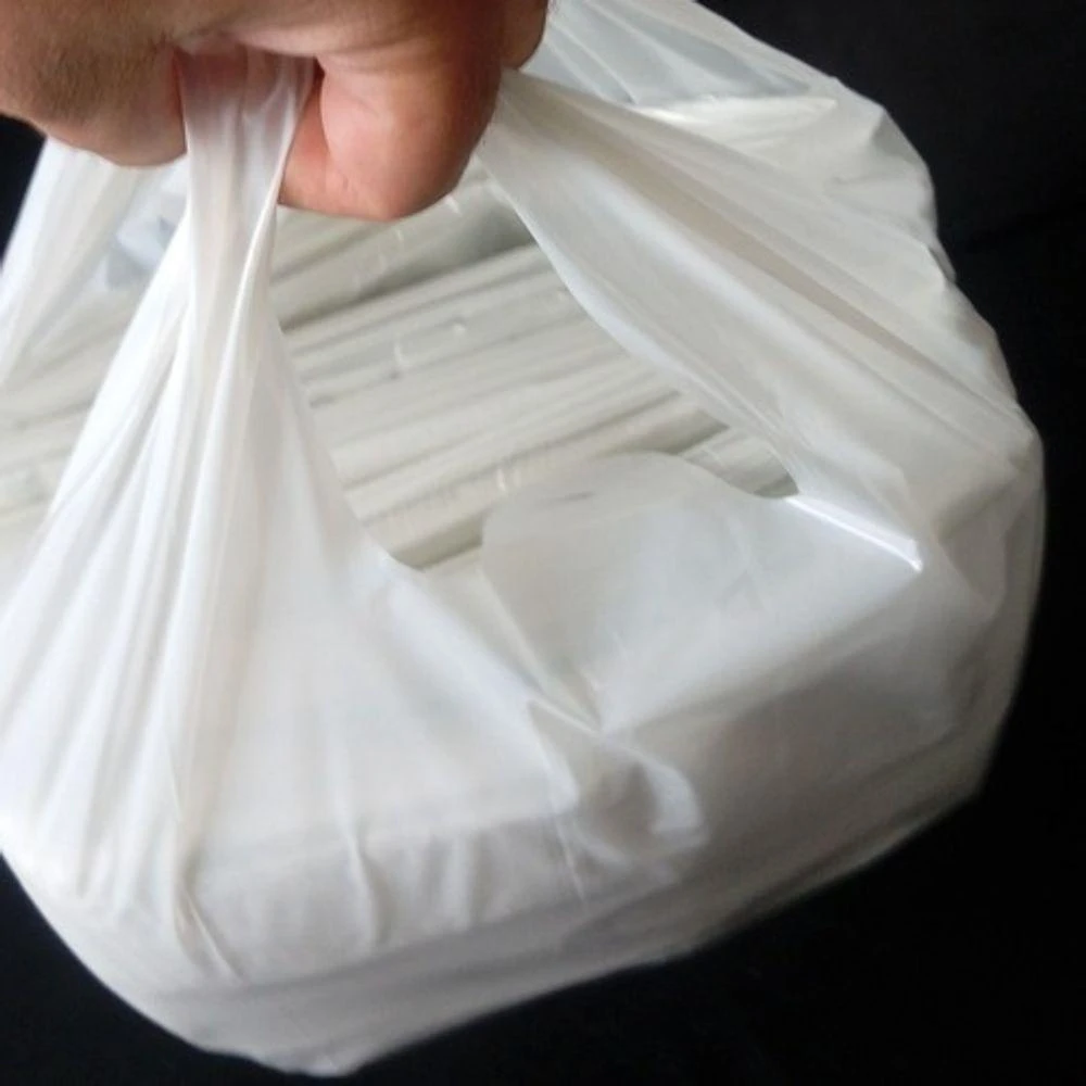 Sacolas Plásticas Alça Camiseta Padrão Médio de Supermercado Resistentes Recicladas Branco Higipack