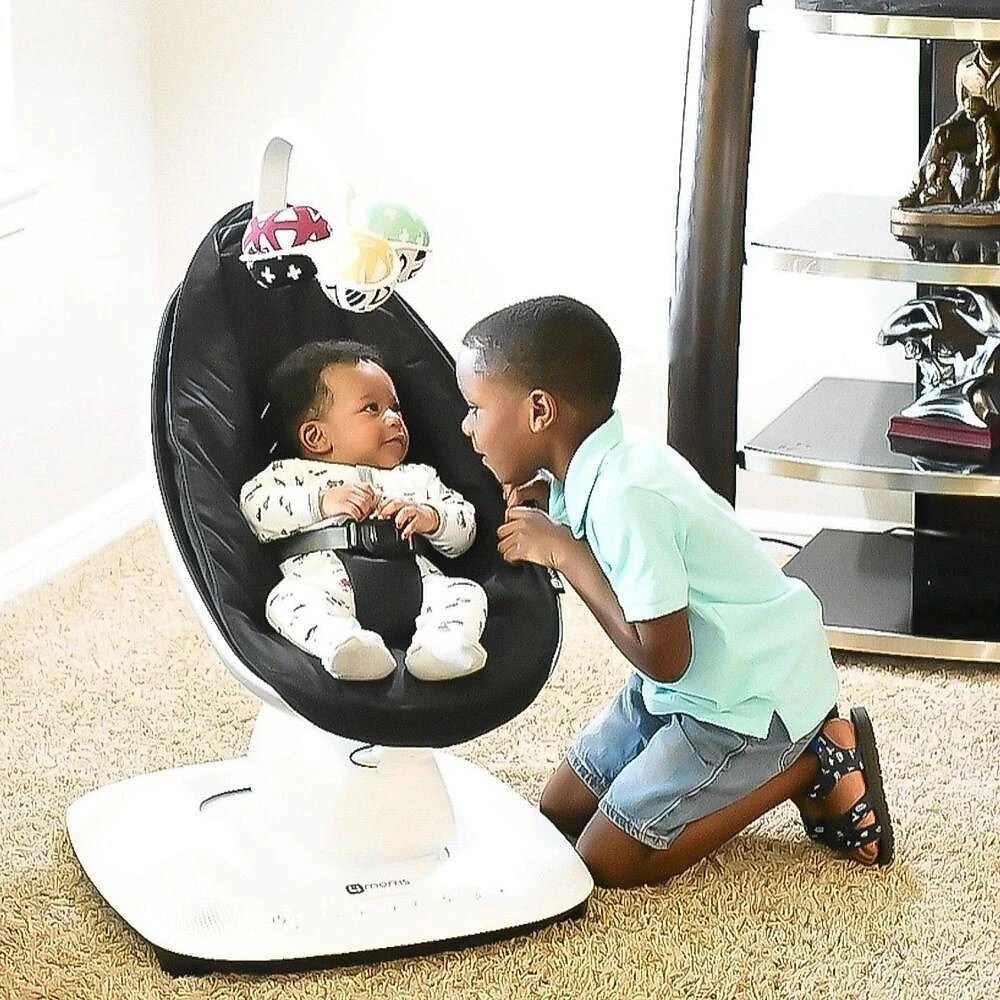 Cadeira Infantil Mamaroo 5.0 Black com Balanço Inteligente e Controle por Voz Bluetooth Preto