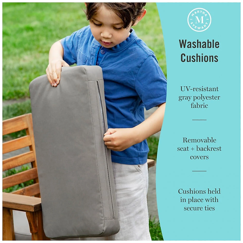 Sofá de dois lugares infantil externo Martha Stewart Kids em madeira acácia natural com almofadas cinza 91cm