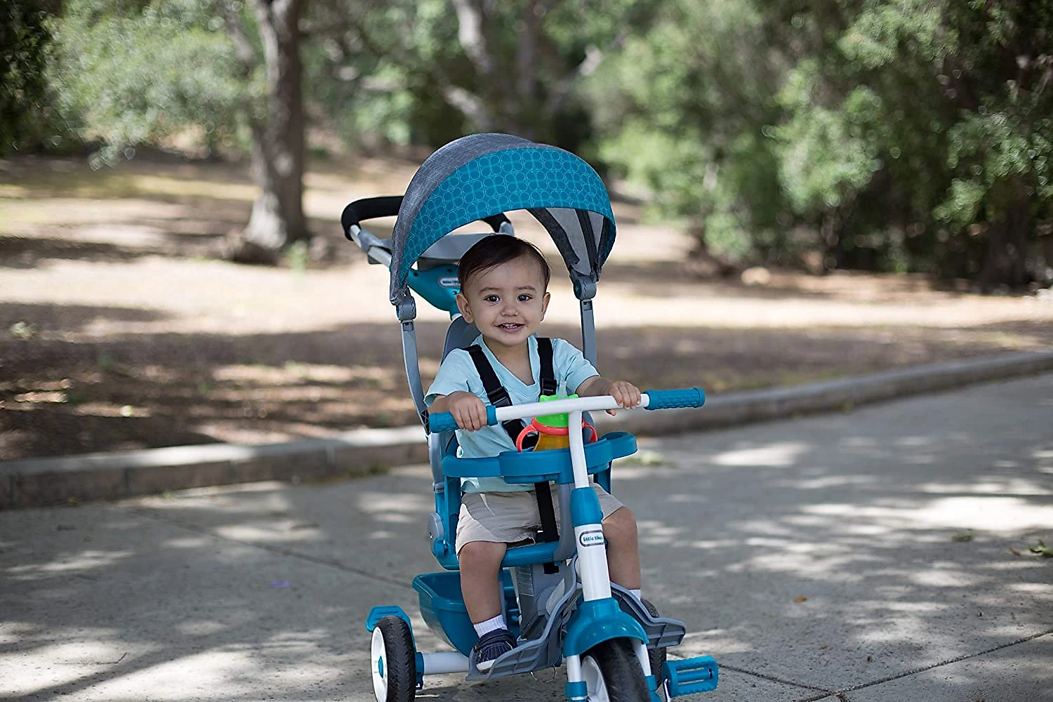 Little Tikes Triciclo de Passeio com 4 Estágios Proteção pa ra Sol e Porta Objetos Azul