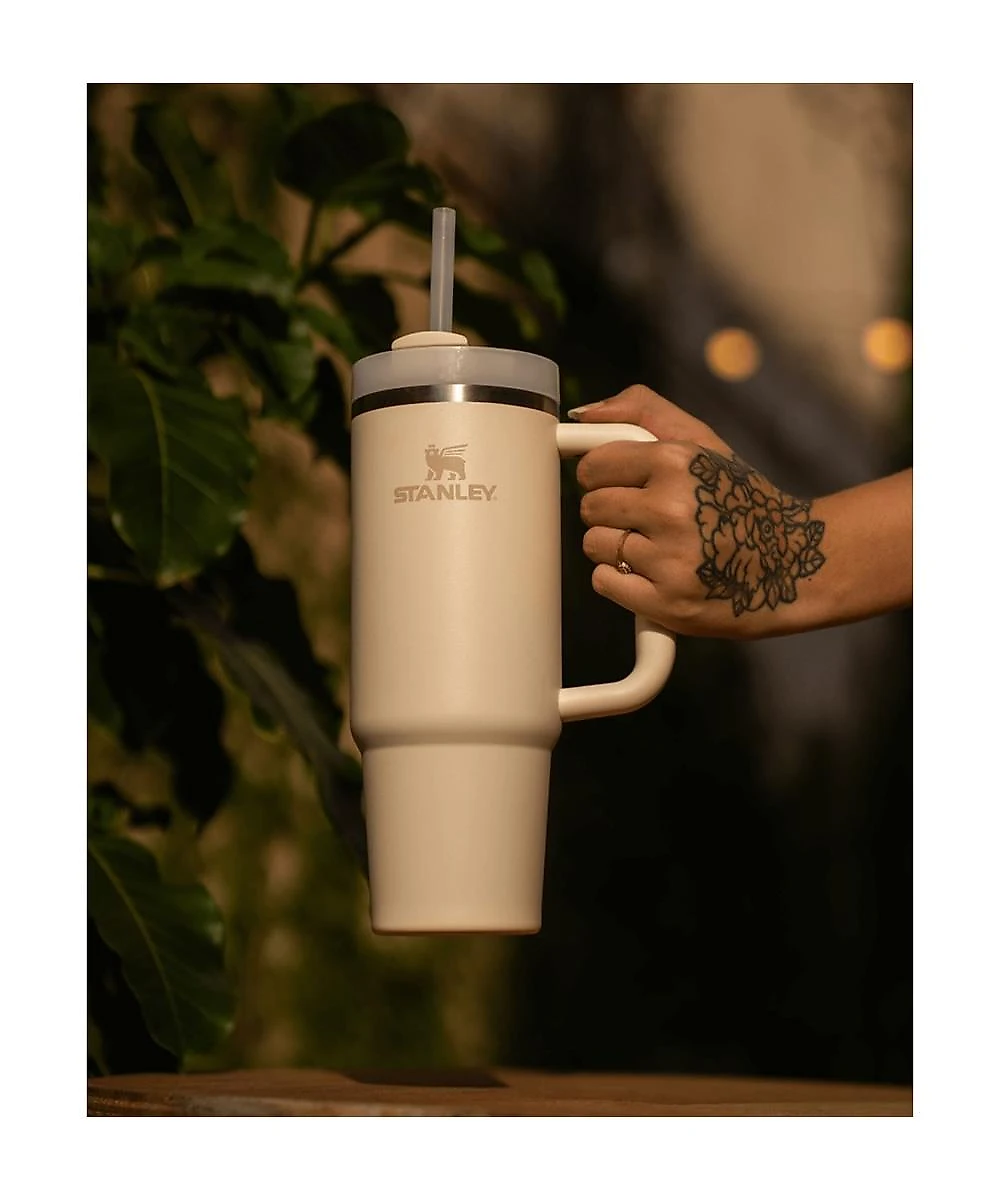 Copo com Canudo Stanley Quencher 2.0 Branco Cream 1,180 Litros