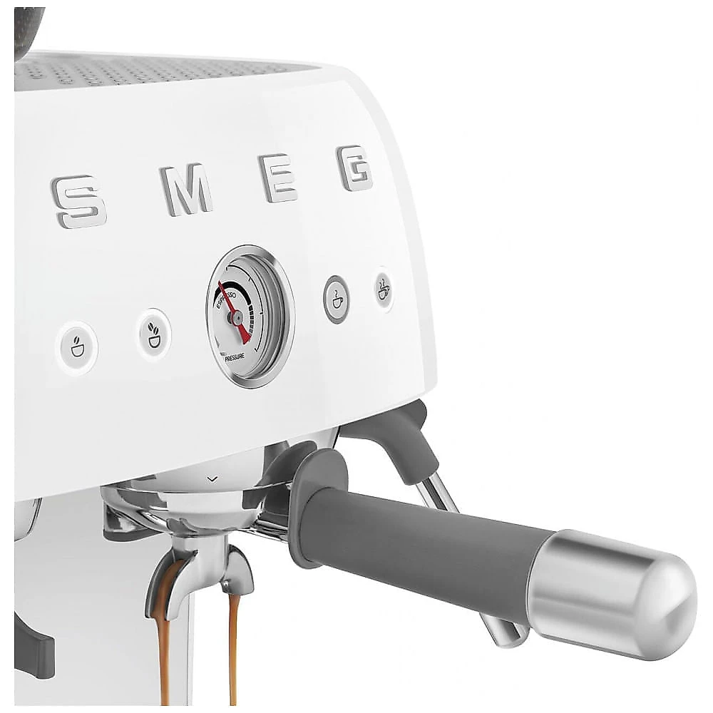 Máquina de espresso semi‑automática Smeg branca retrô com moedor integrado, duplo termobloco, porta‑filtro 58 mm e reservatório 2,4L, 110V