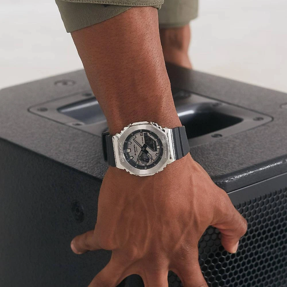 Relógio Casio G-SHOCK GM-2100-1ADR Metal Covered