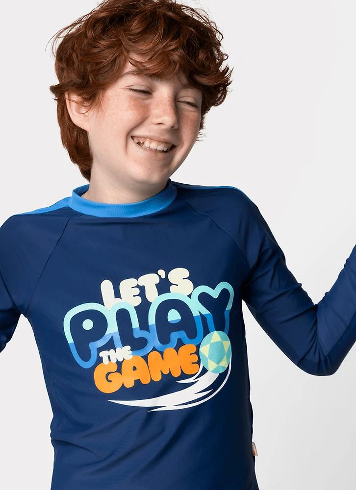 Camiseta com proteção solar menino teen tubarão futevôlei
