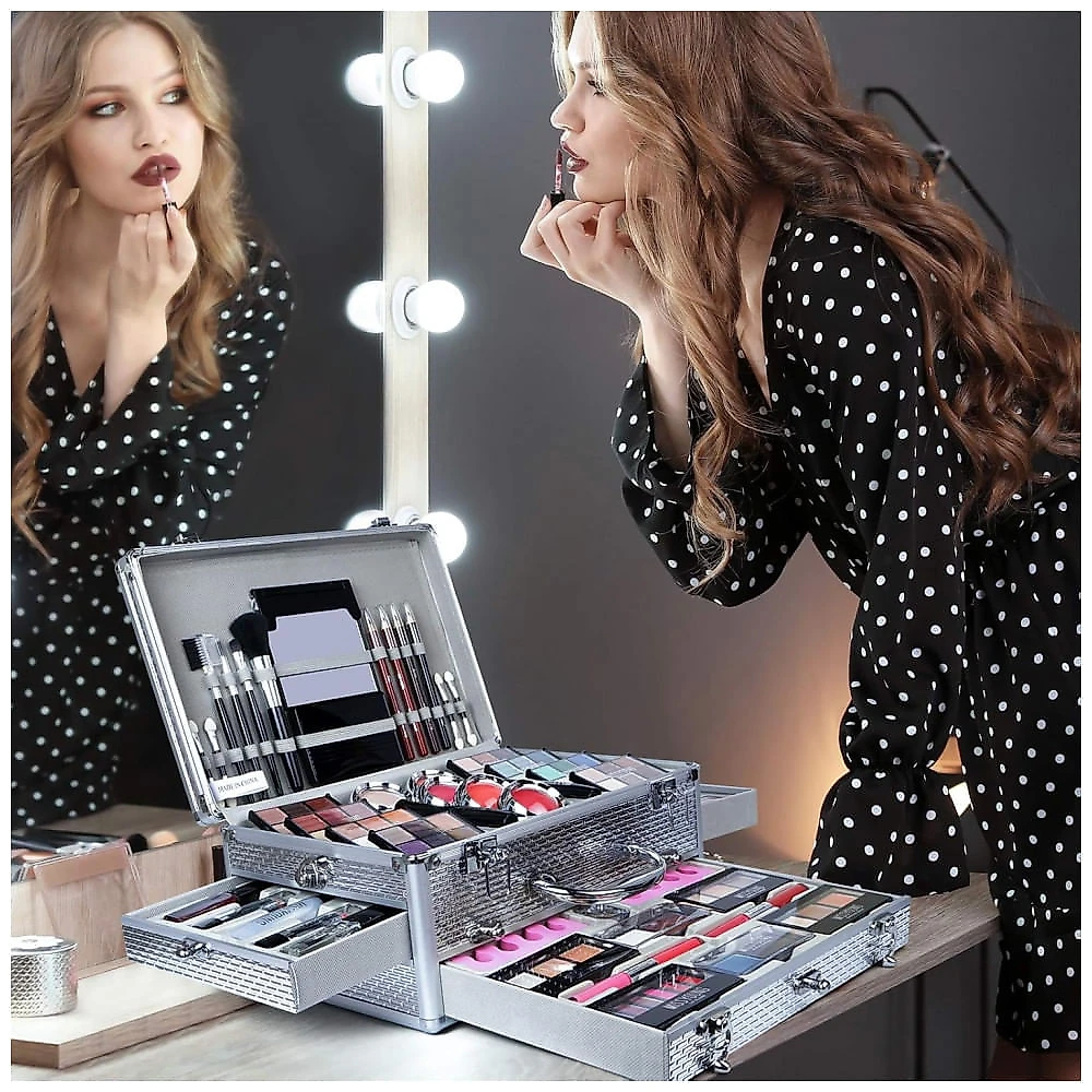 Kit de Maquiagem Essencial Tudo em Um Pure Vie, Paleta de Sombras, Batom, Corretivo, Blush, Máscara, Delineador, Pó Facial, Gloss e Pincel