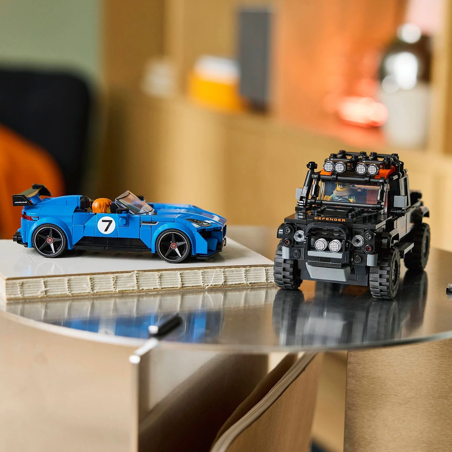 LEGO® Speed Champions - Jaguar Project 7 e Land Rover Defender