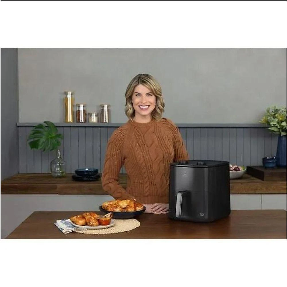 Fritadeira sem Óleo Air Fryer Electrolux EAF70 7L 1700W Preto 220V