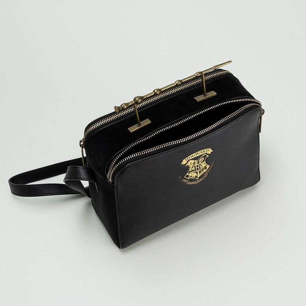 Bolsa Crossbody Imaginarium Hp Varinha em 60% Poliuretano e 40% Poliéster 18x24x10CM Preto