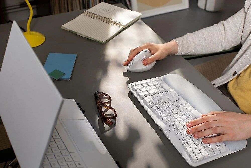 Teclado Ergonômico sem fio Logitech Wave Keys - Branco