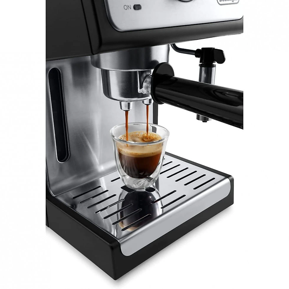 Máquina de Café Expresso em Aço Inoxidável com Bocal de Leite, 110V, De Longhi ECP3420, Prata