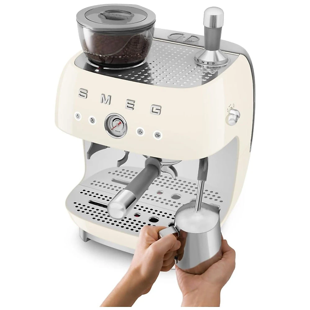 Cafeteira Smeg Retro 15Bar com Sistema de Aquecimento Duplo Thermoblock e Porta-filtro Profissional