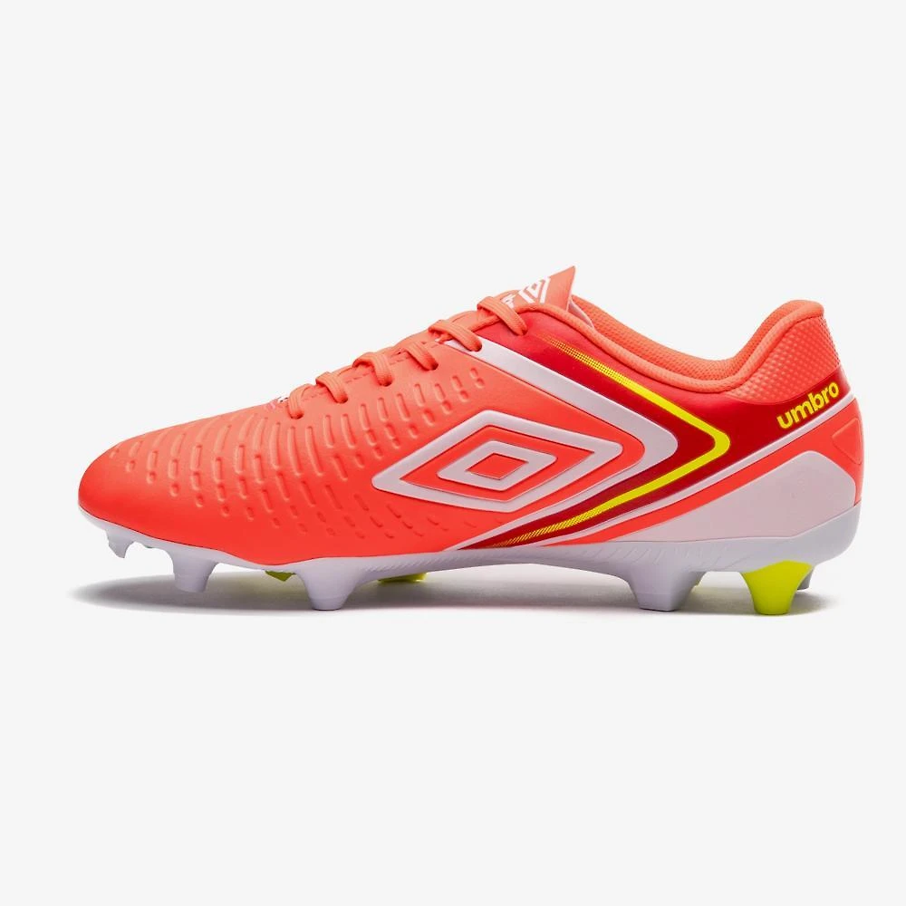 Chuteira campo umbro score