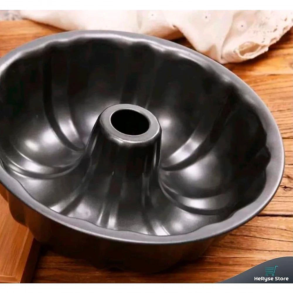 Forma Assadeira de Furo Central 24cm para Bolo Pudim Metal Antiaderente Redonda Grafite Genérico