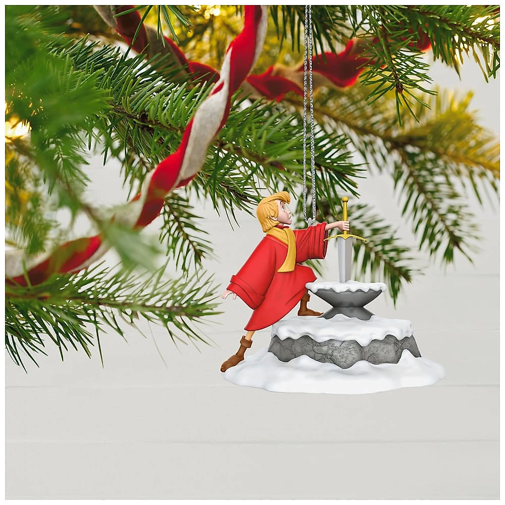 Enfeite Natalino Hallmark Keepsake Disney A Espada Era a Lei 60º Aniversário Tornando-se Rei Arthur, Plástico 8,1x6,7x6,4 cm