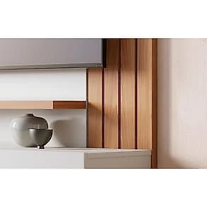 Painel Home Suspenso Colibri Juriti com 150 cm de Largura, Ideal para TV de Até 65” Off White Matte/Freijó