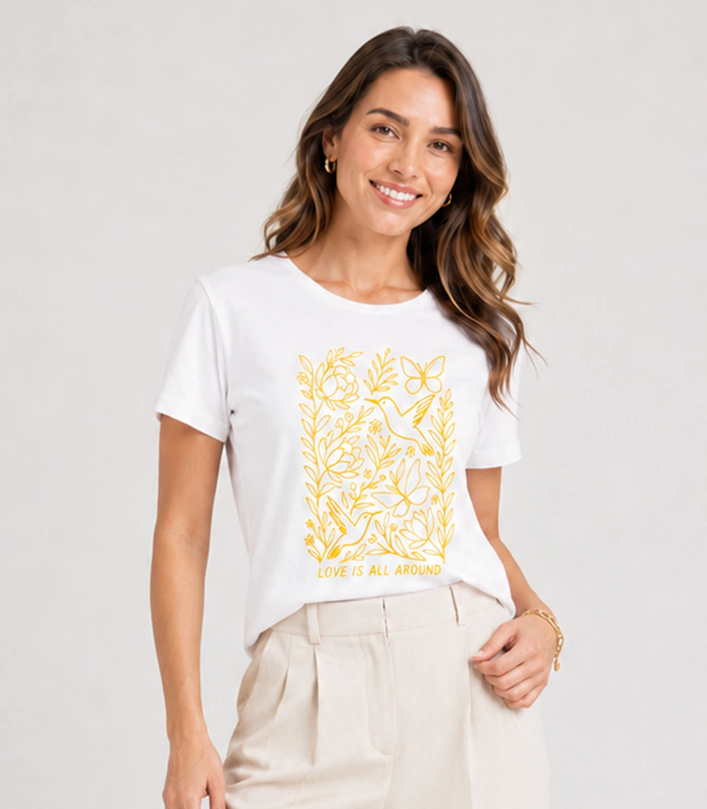 Blusa Feminina Com Estampa Localizada Infinita Cor Bege