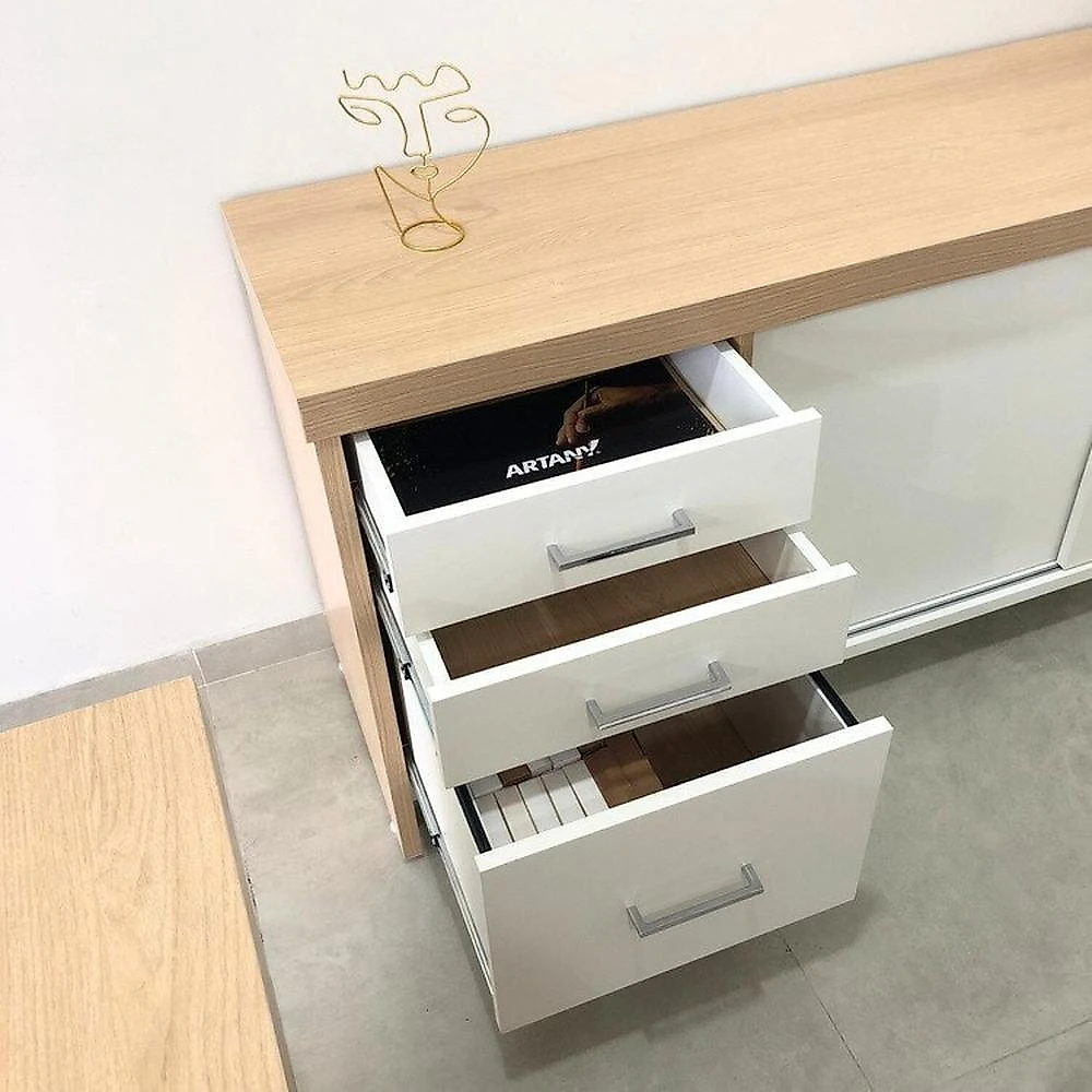 Kit 4 Peças com Mesa para Escritório Diretor em L, Armário Multiuso Alto, Armário Baixo e Balcão com Conjunto Mesa Tamburato 1400 Mesa de Apoio Balcão 2 portas Balcão com Gavetas e Armário com nicho Carvalho/Branco