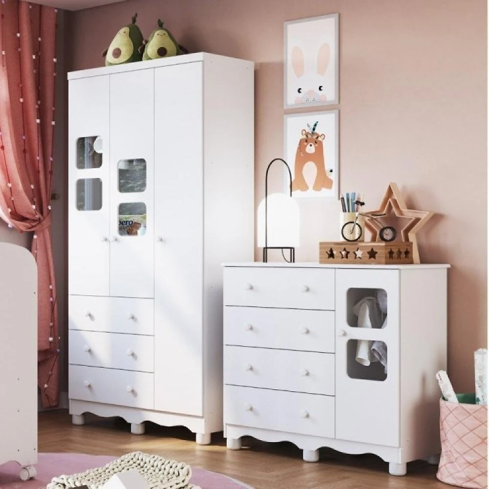 Quarto de Bebê om Guarda Roupa 3 Portas 3 Gavetas e Cômoda 1 Porta 4 Gavetas  Duda