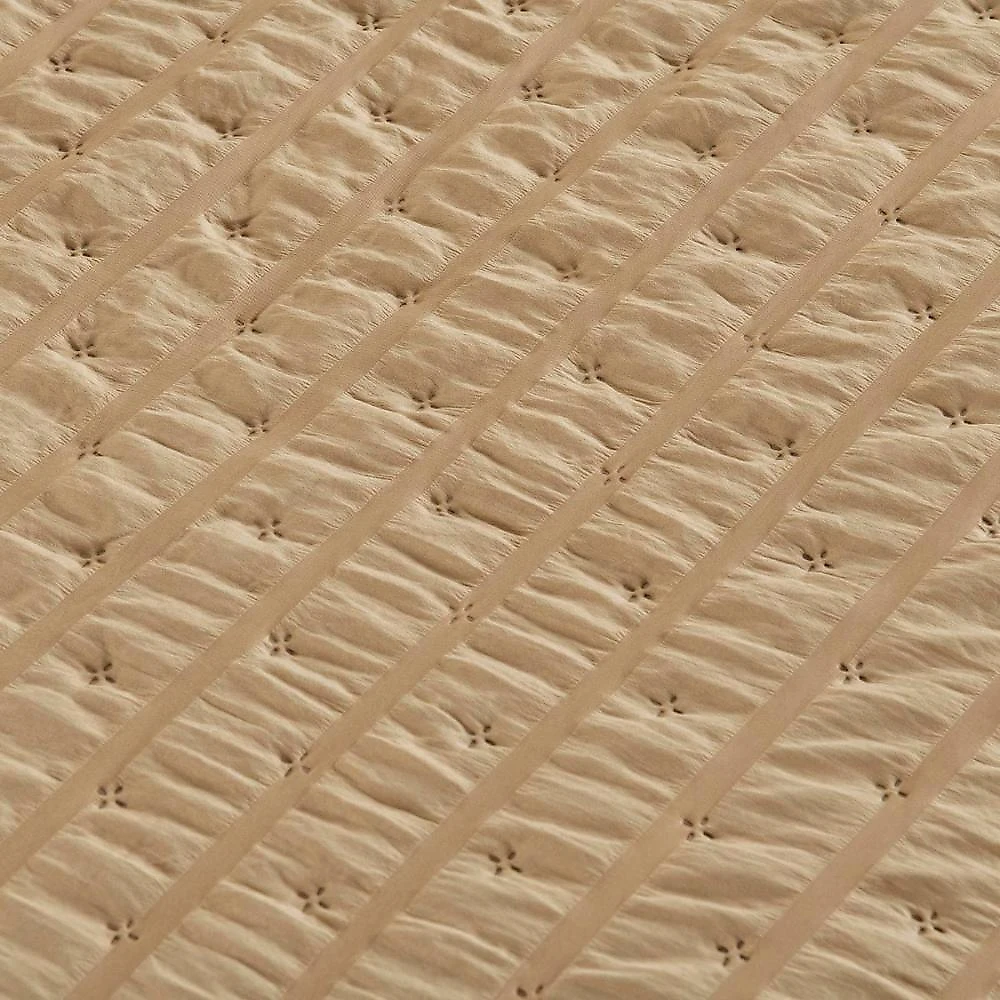 Kit colcha cobre leito plissê queen seersucker premium 3 peças maciez e leveza com textura 3d bege mel