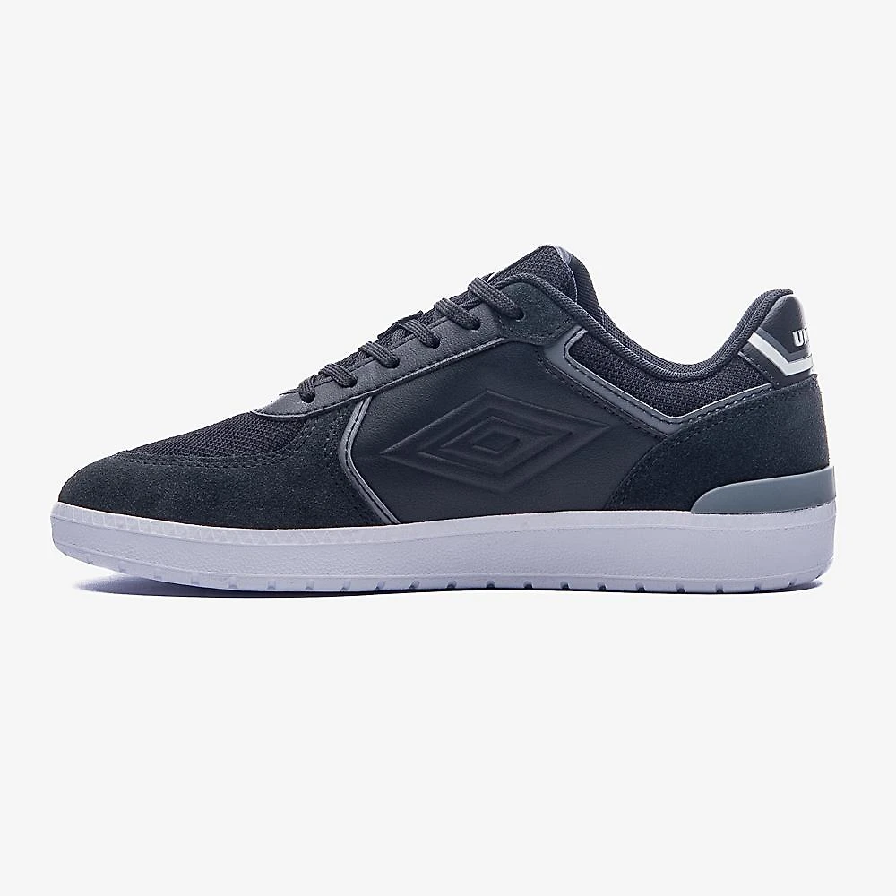 Tênis umbro essential
