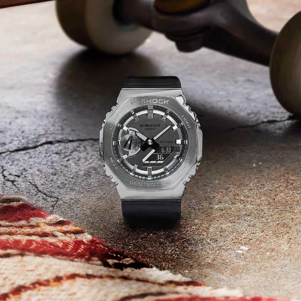 Relógio Casio G-SHOCK GM-2100-1ADR Metal Covered