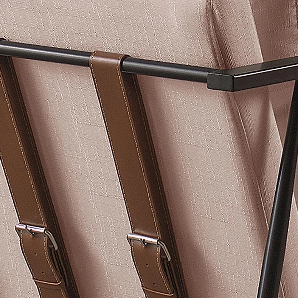 Poltrona em Estrutura de Metal, Estofada e Almofada Inclusa Ferco Poltrona em Linho 70cm com Estrutura de Metal Ferco Bege Claro
