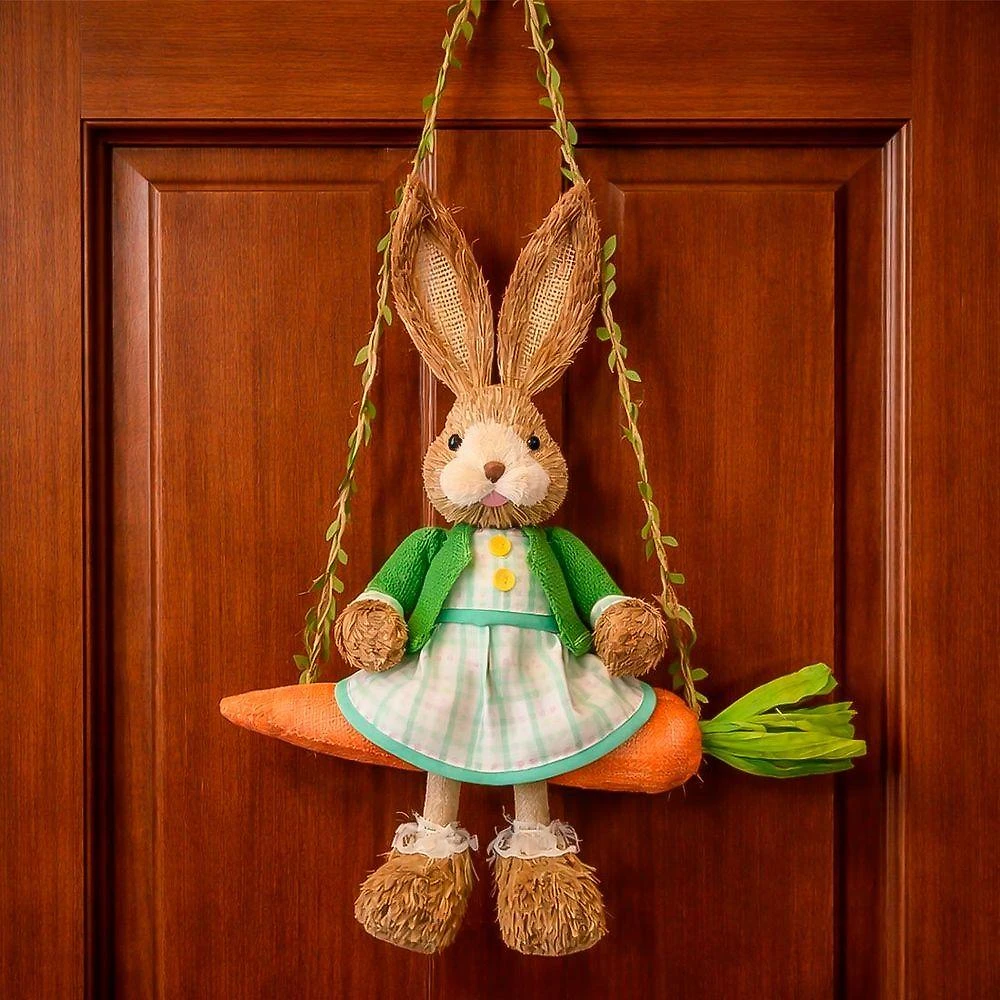 Enfeite de Decoração Coelha Sentado no Balanço com Cenoura Tema Páscoa Marrom