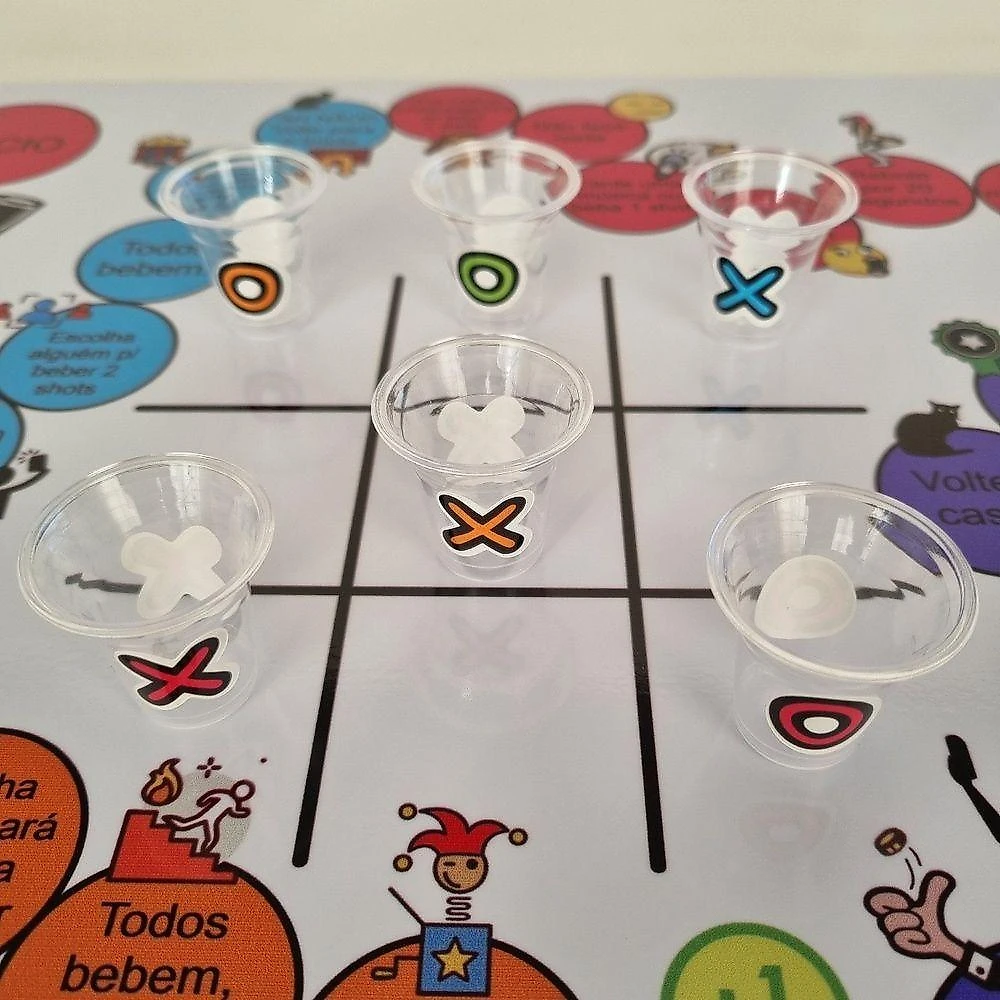 Jogo de Tabuleiro Ludo Drink Tpc com 16 Copos de Acrílico Transparente para Festas e Reuniões