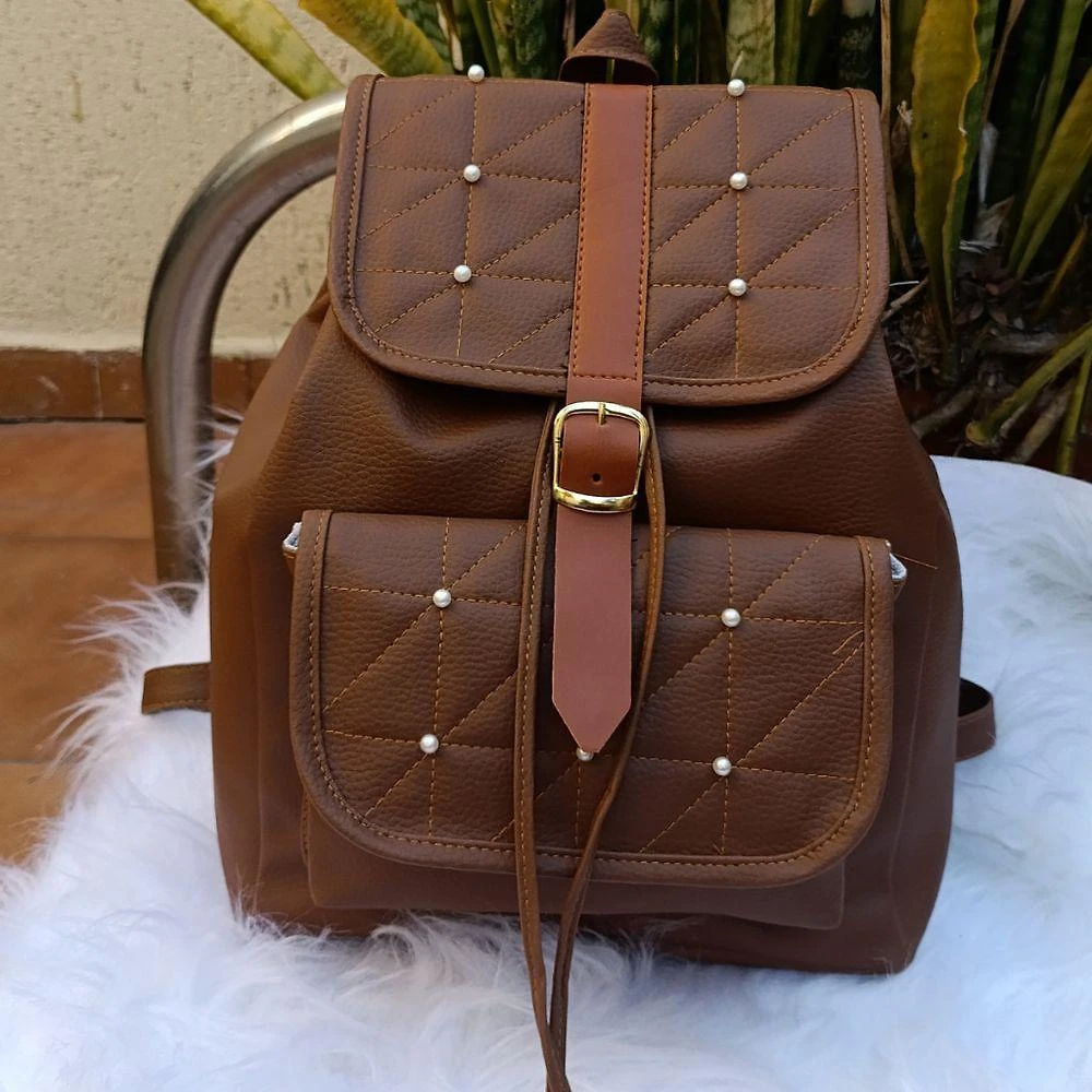 Mochila Feminina para Notebook OEM em Couro Sintético 37x40x15cm Caramelo